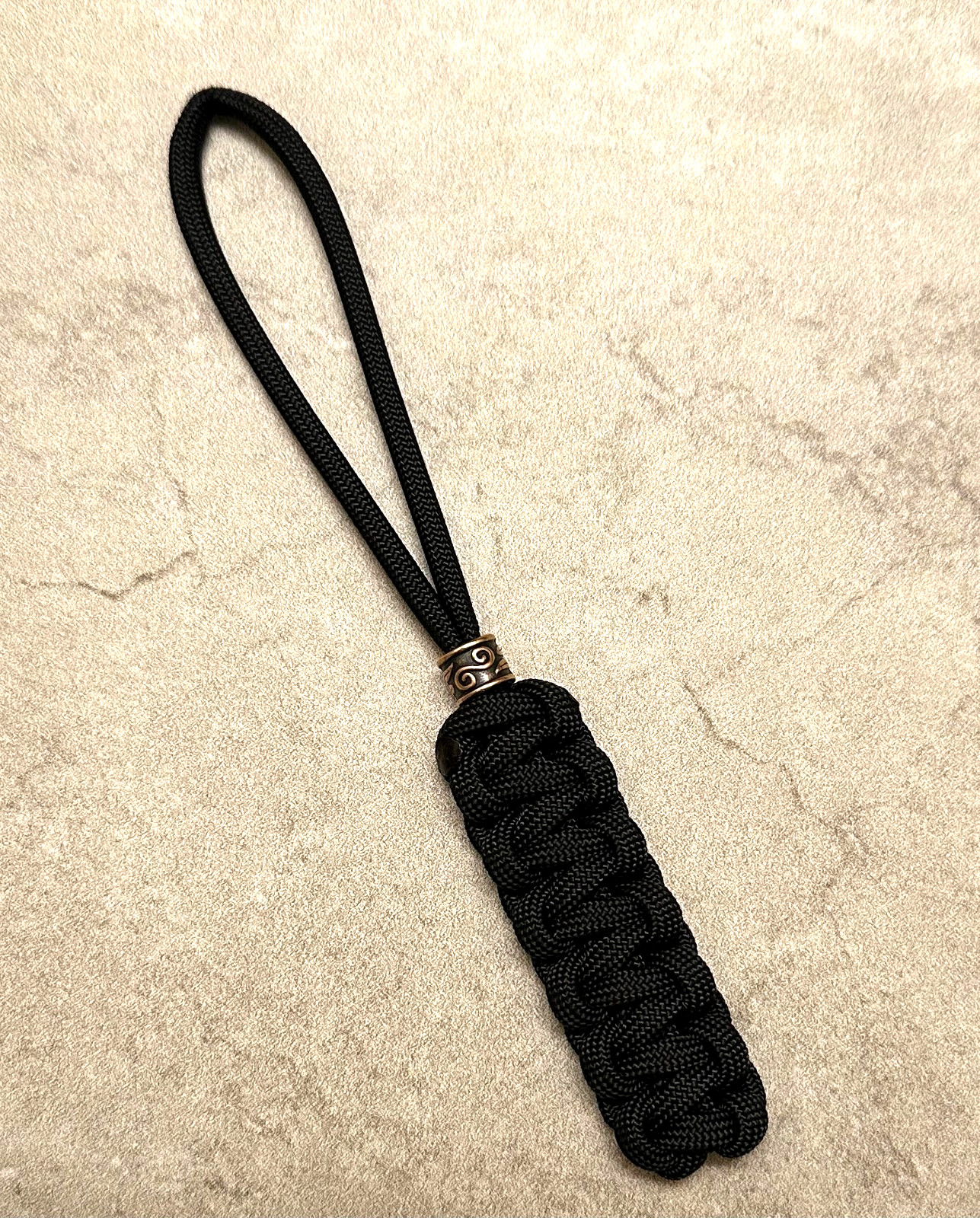 6 INCH KNIFE LANYARD BLACK 550 PARACORD LANYARD WITH COPPER DECORATIVE COLUMN