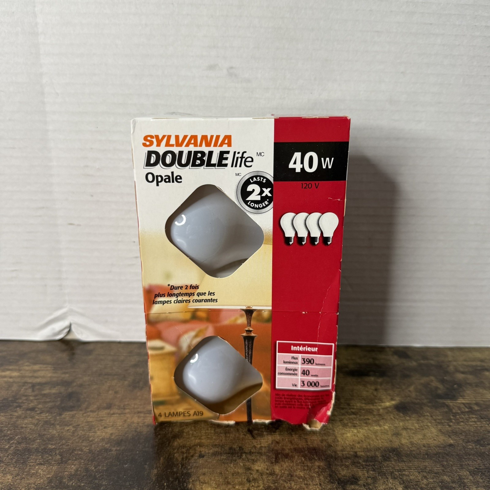 Sylvania 40 Watt Soft White Bulbs 4 Pack BRAND NEW Non LED S88993 4 lampes A19