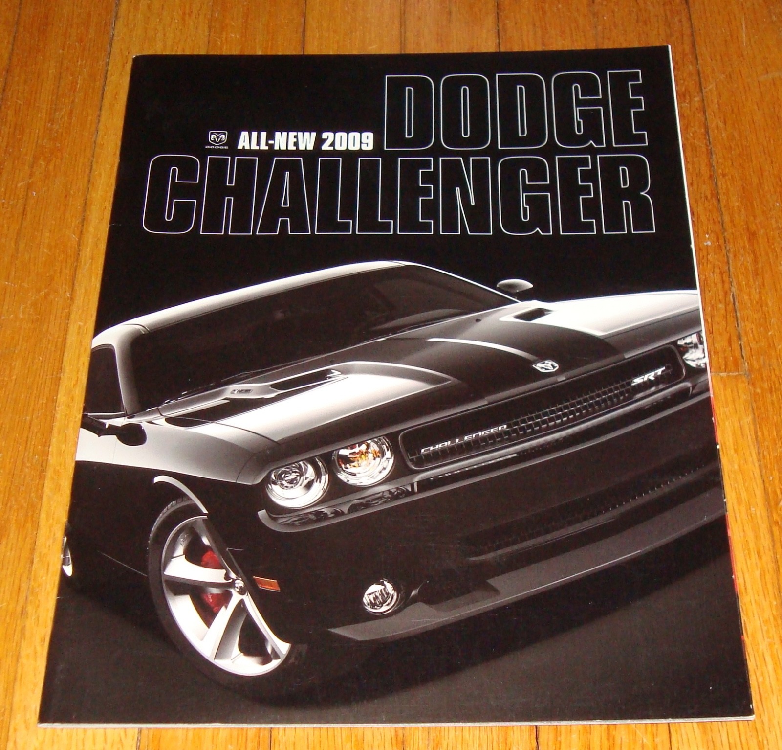Original 2009 Dodge Challenger Deluxe Sales Brochure Catalog SE SRT8 R/T