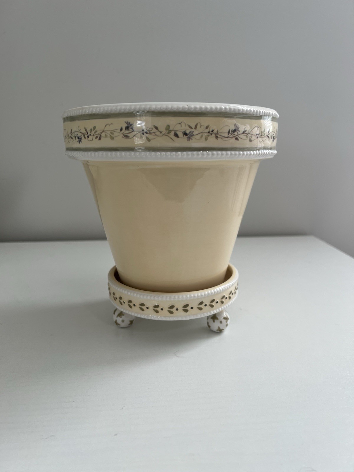 Woodsong Designs Demdaco Devonshire Place Planter - Lavender, Sage, White, Cream