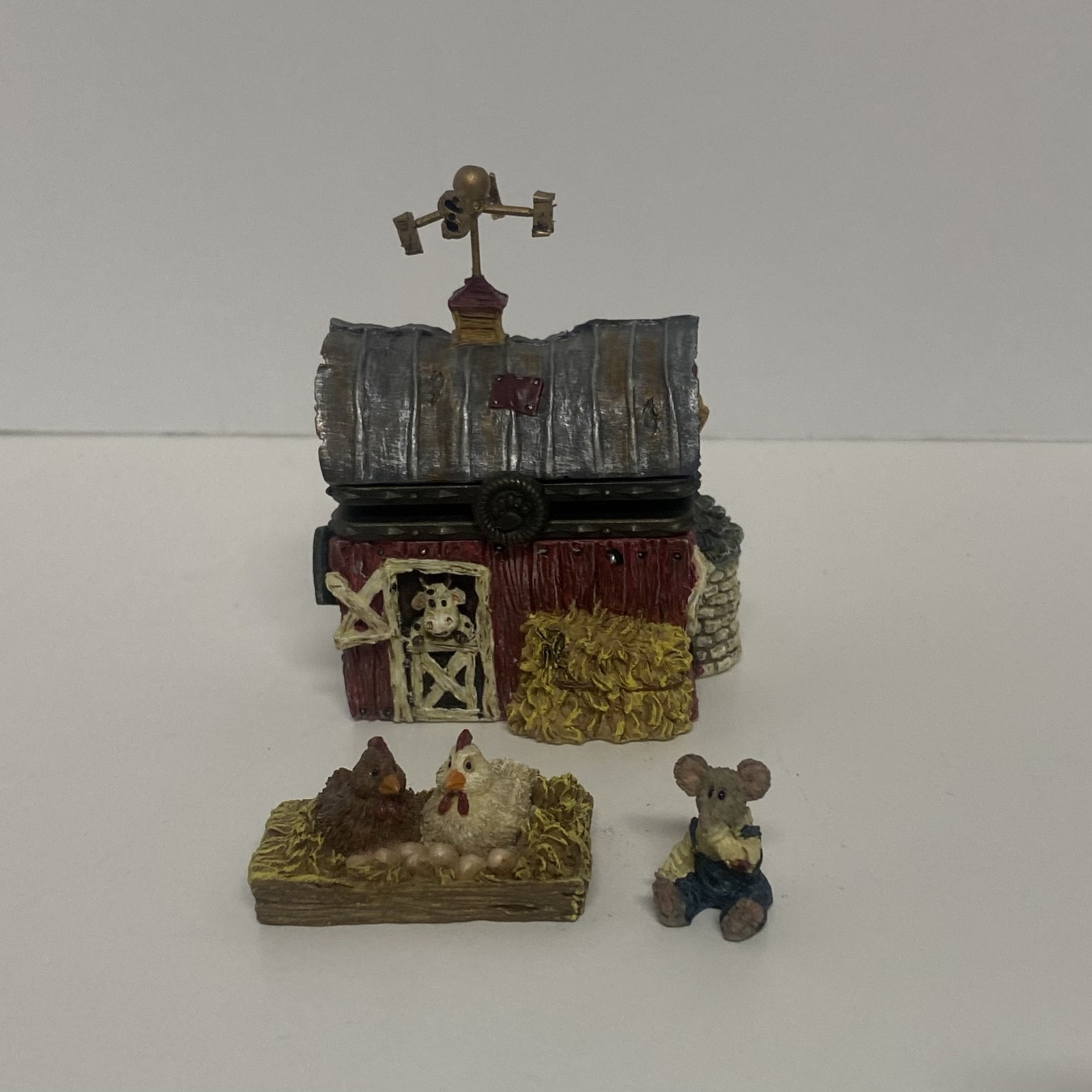 Boyds Bears Treasure Box Moonstein’s Dairy Barn Stinky McNibble 392126 NOS w/box Boyds Bears Treasure Box Moonstein’s Dairy Barn Stinky McNibble 392126 NOS w/box
