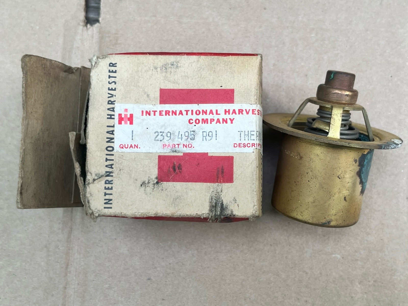 vintage international harvester 239 495 R91 thermostat