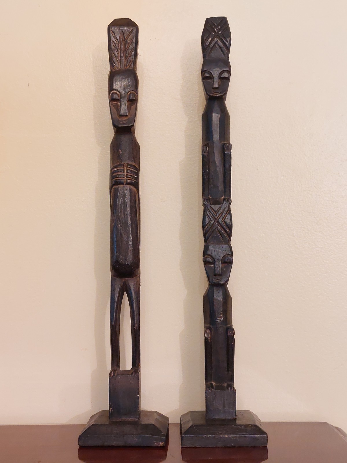 Vintage Pair of Hand-Carved African Wooden Totem Sculptures 21\