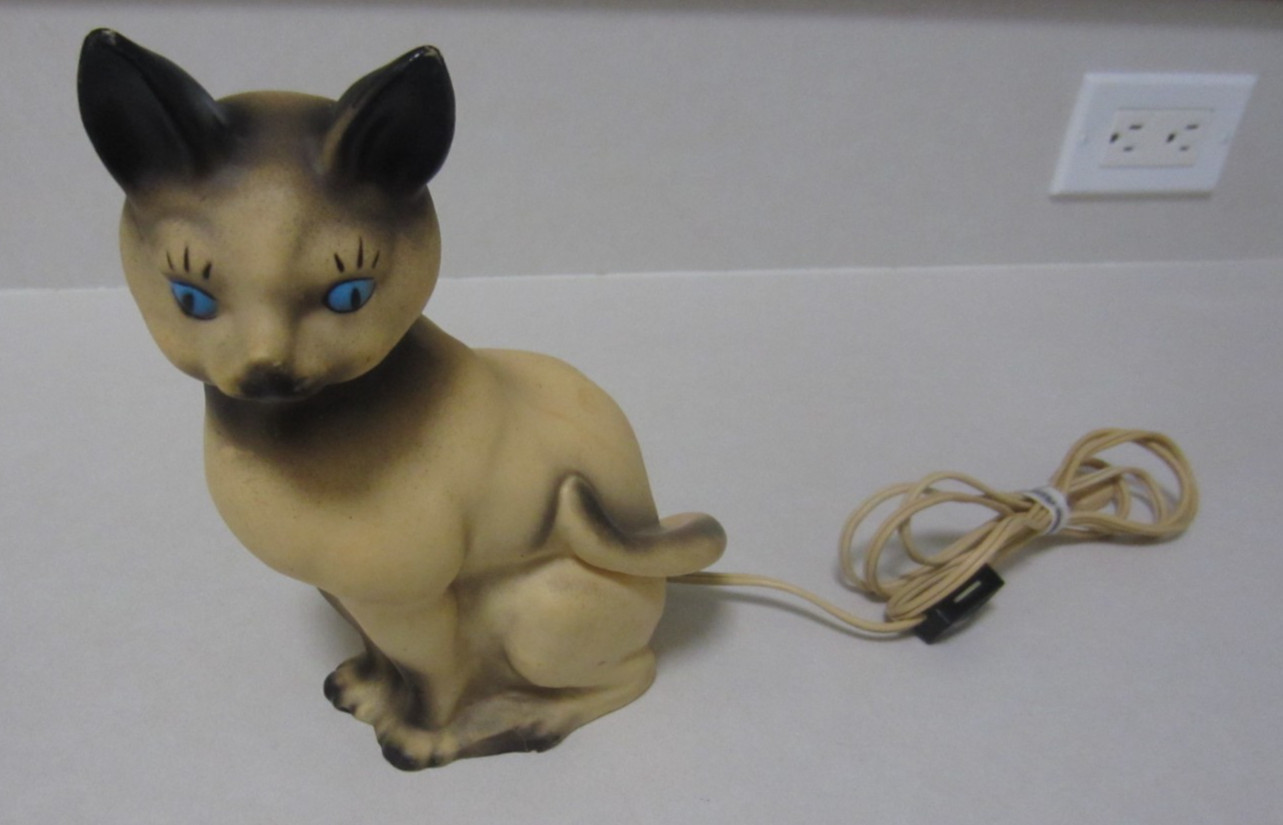 Vintage Nan-San Siamese Cat Lamp (Rockland, MA)