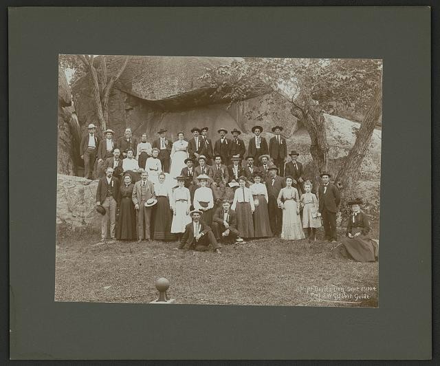 Photo:Gettysburg Pa Civil War Veterans Families Reunion Devil's Den 1904