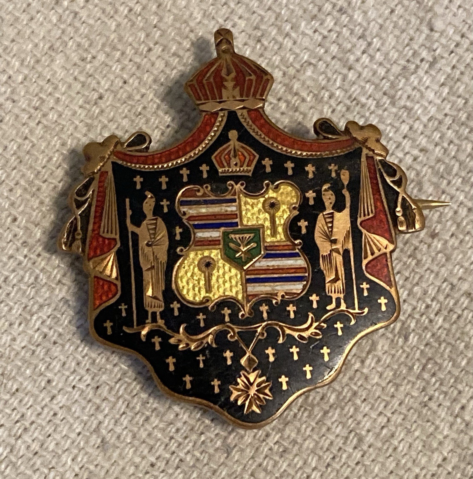 VINTAGE 14K Gold  & ENAMEL HAWAIIAN COAT OF ARMS BROOCH PIN HAWAII CREST HC