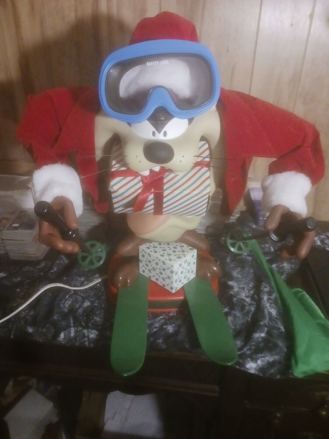 Vintage 1997 Looney Toons Taz Tazmanian Devil Animated Skiing Christmas Tested
