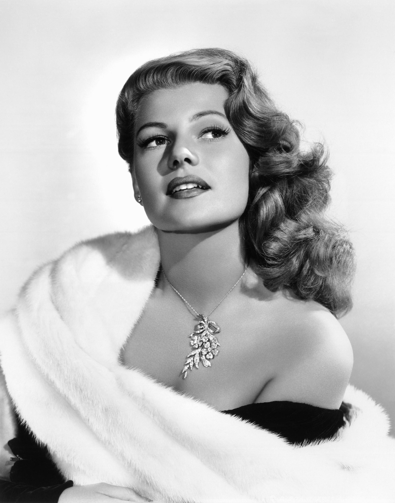 A Rita Hayworth Black And White 4x6 Picture Celebrity Print
