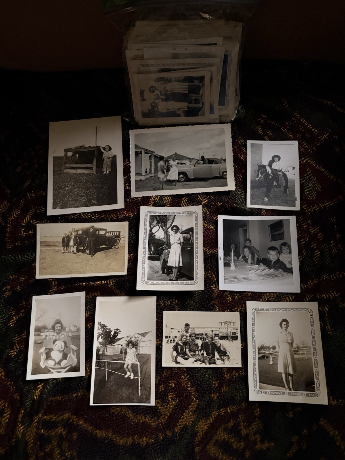 Hugh Lot 100+ Vintage Snapshots B&W Good condition
