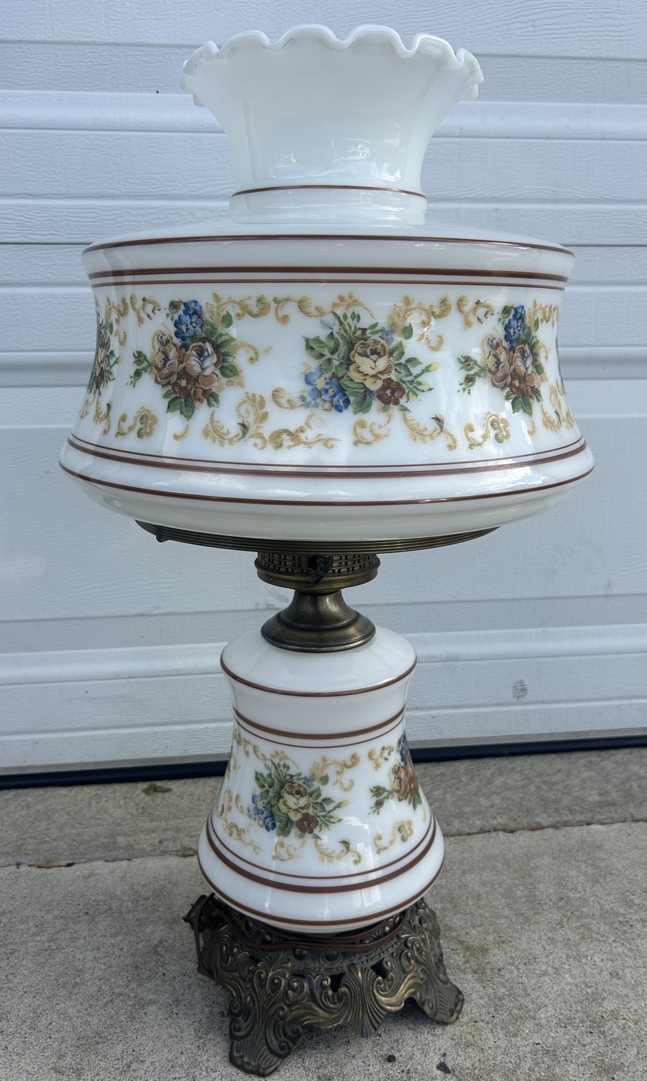 Vintage Antique QUOIZEL HURRICANE TABLE LIGHT DECORATED IN ROSES 25”