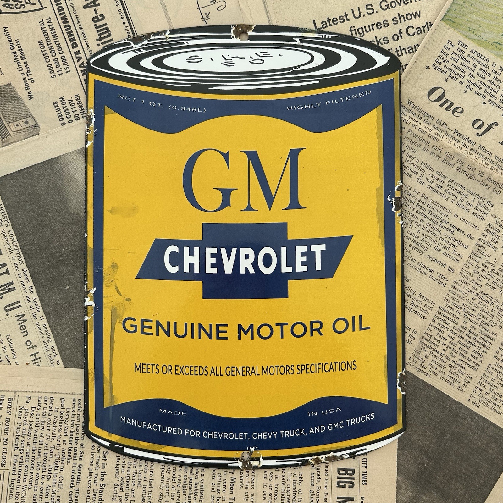 VINTAGE GM CHEVROLET MOTOR OIL CAN 8X11 INCHES PORCELAIN ENAMEL SIGN VINTAGE GM CHEVROLET MOTOR OIL CAN 8X11 INCHES PORCELAIN ENAMEL SIGN