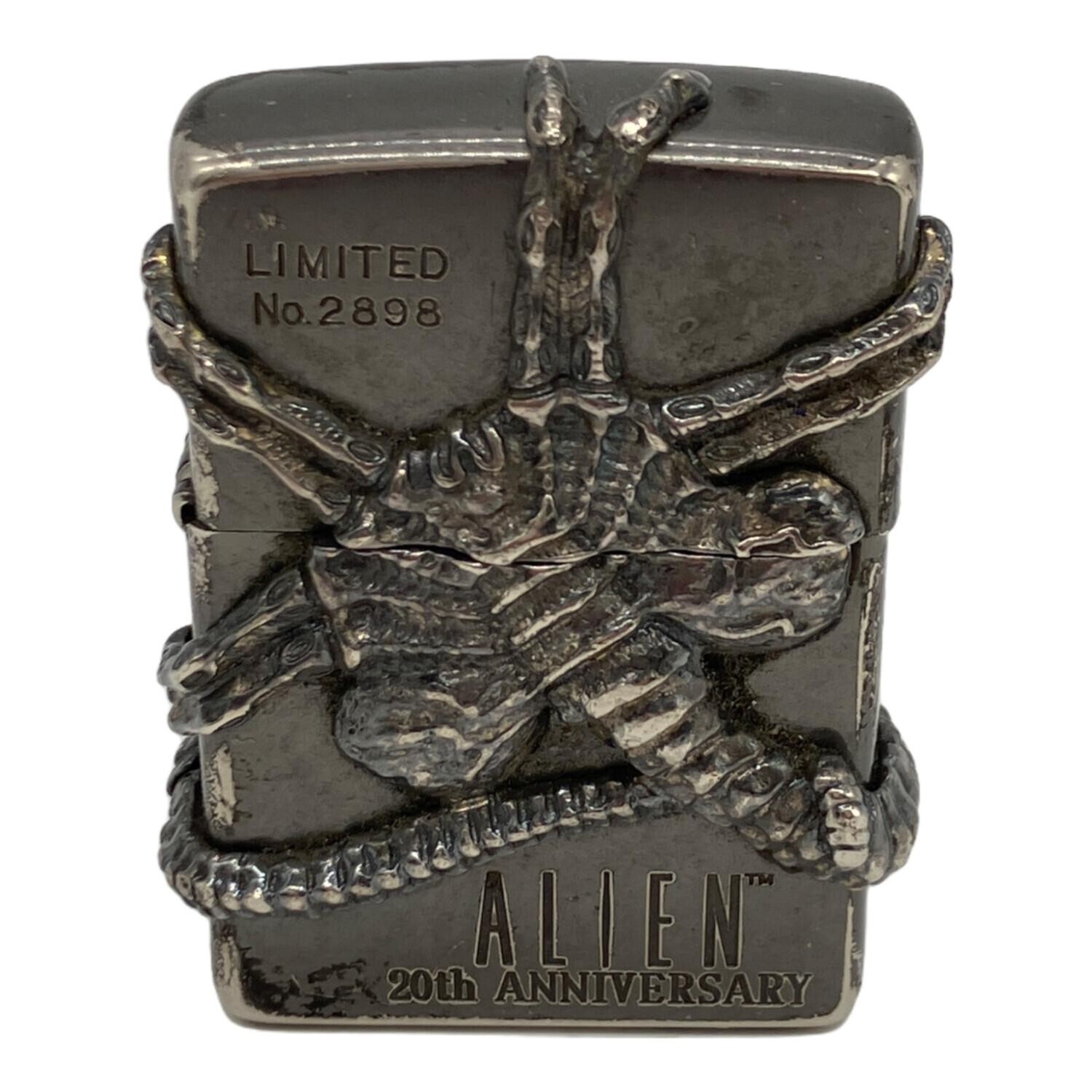 Zippo Alien 20th Anniversary Facehugger Limited Edition No.2898 Oil Lighter 1999
