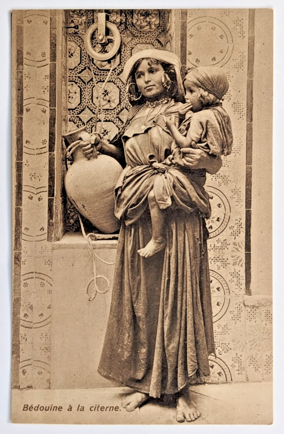 Bedouine a la citerne Bedouin Woman & Child w/ Jar Tunis Tunisia 1910s Postcard