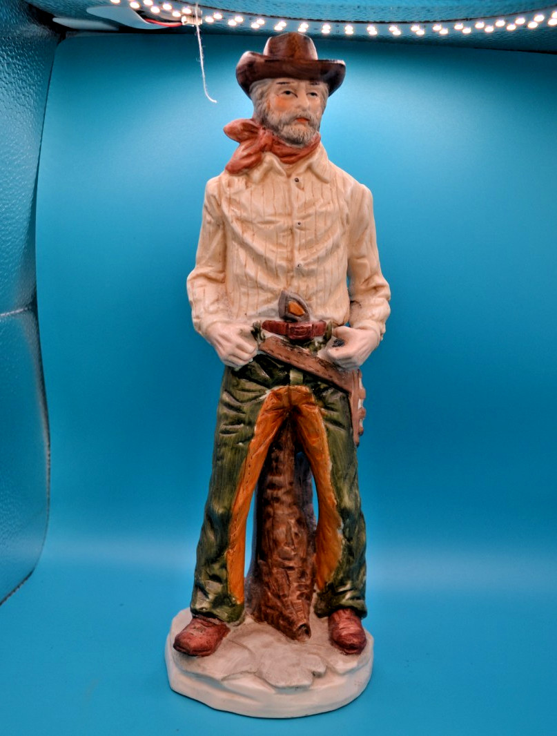 Vtg PORCELAIN GUN FIGHTER FIGURINE WILD WEST COWBOY 11”