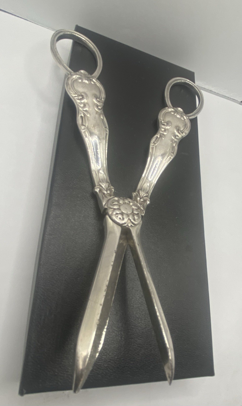 Vintage Richards of Sheffield Golden Age sewing scissors Made In England Silver