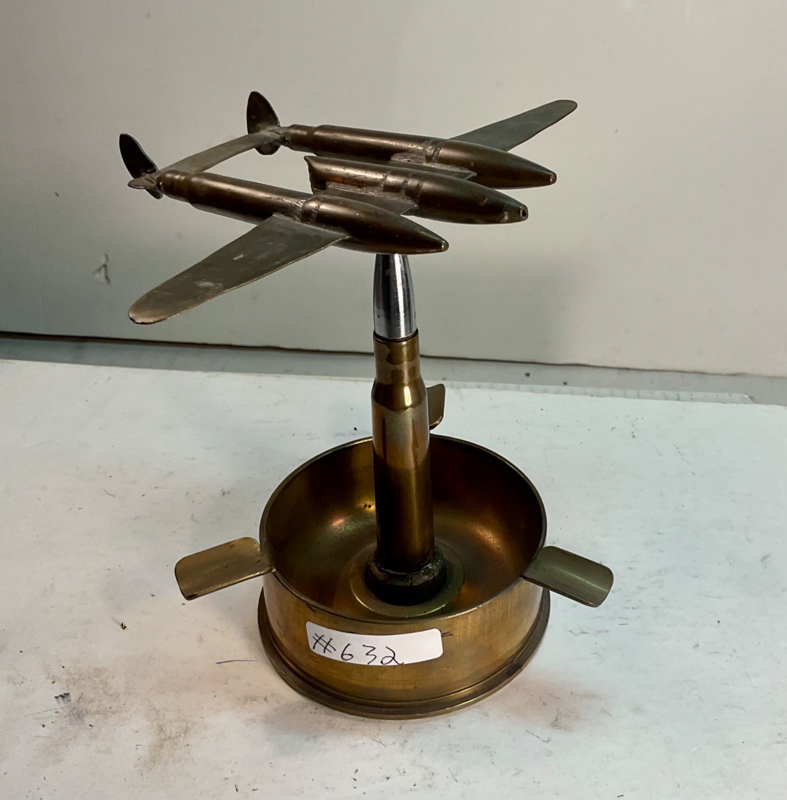 #632 US ARMY WW2 TRENCH ART ASHTRAY WITH AIRPLANE DATED 1942 WELL-MARKED