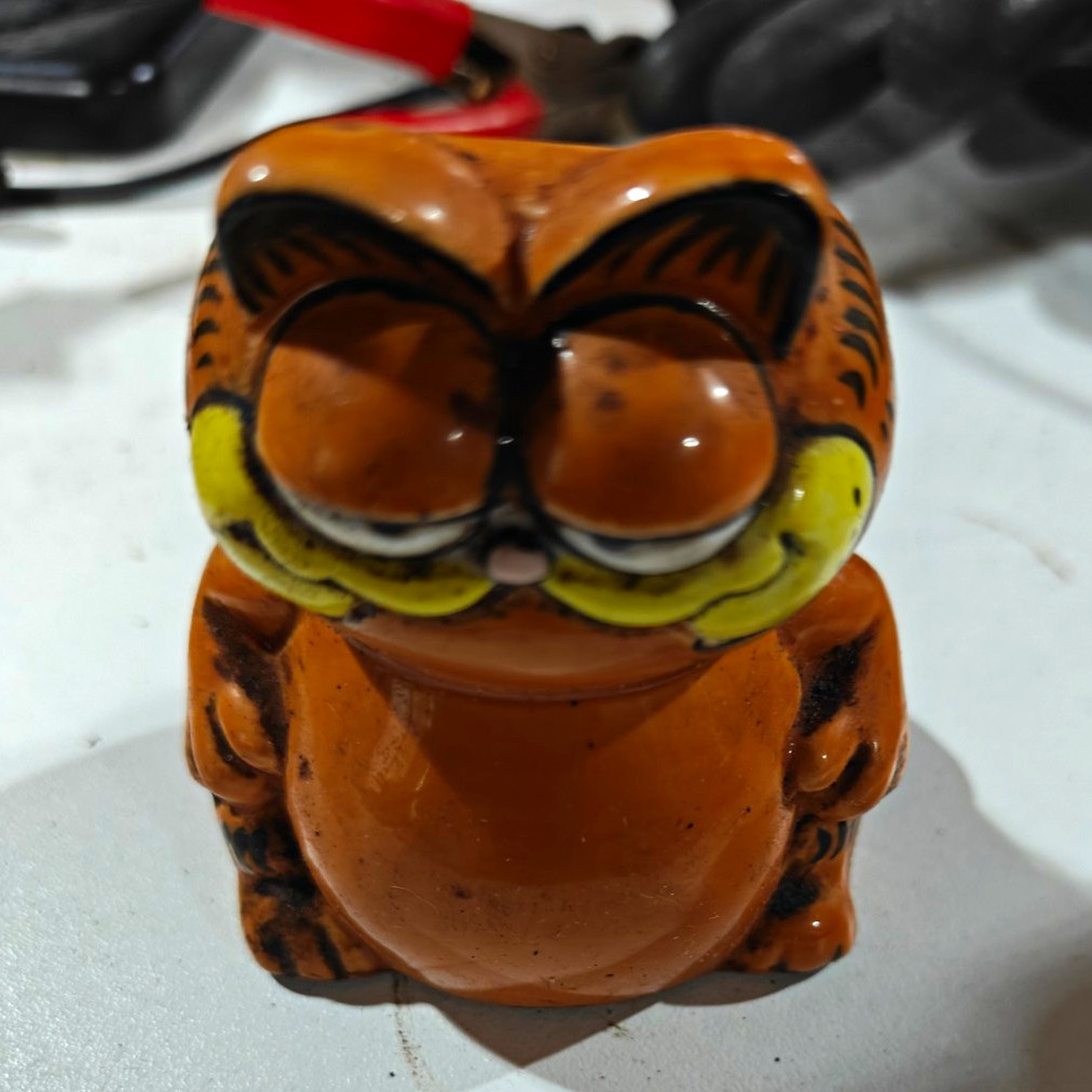 Enesco Garfield Ceramic Figurine Cartoon & TV Character Collectible