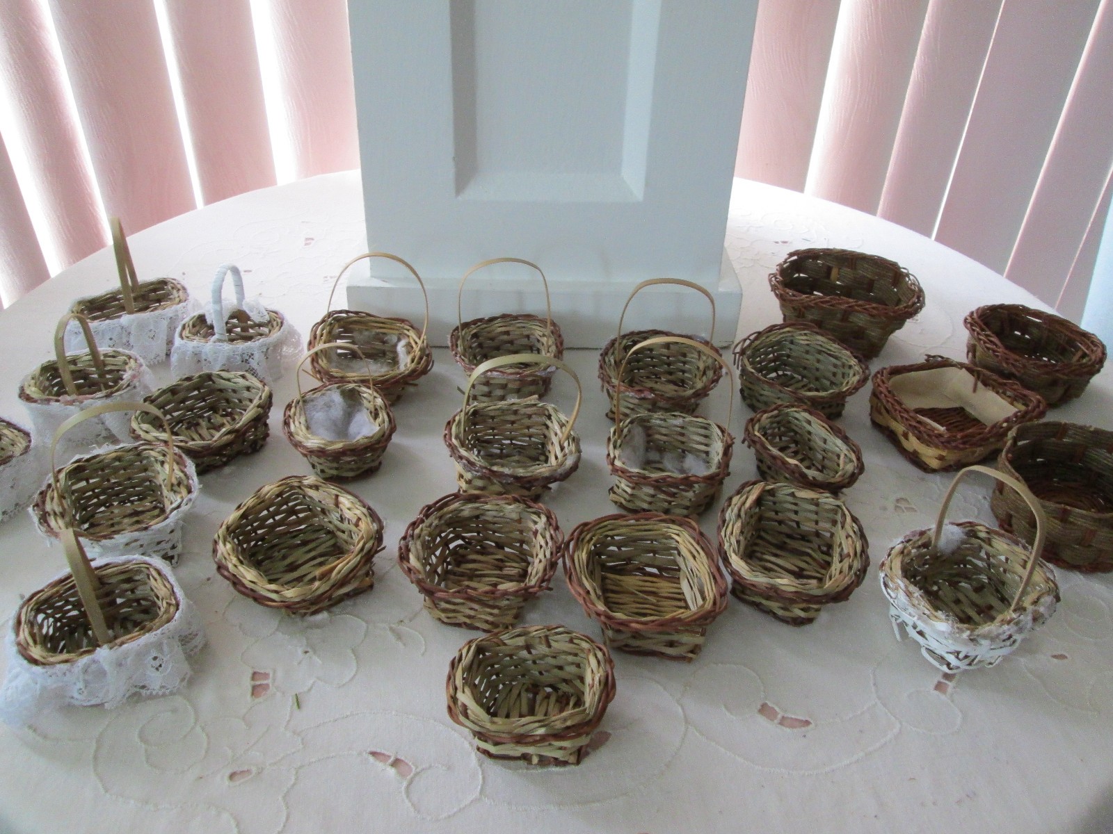Lg lot of  28 Baskets,  Used, AS IS, Please Read Descrption for Condition Issues