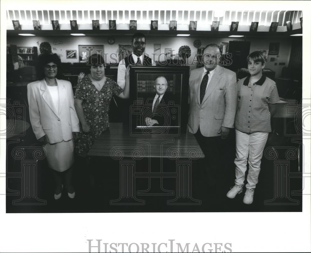 1995 Press Photo Principal P.W. Breithoff, honored by 4-H members with portrait
