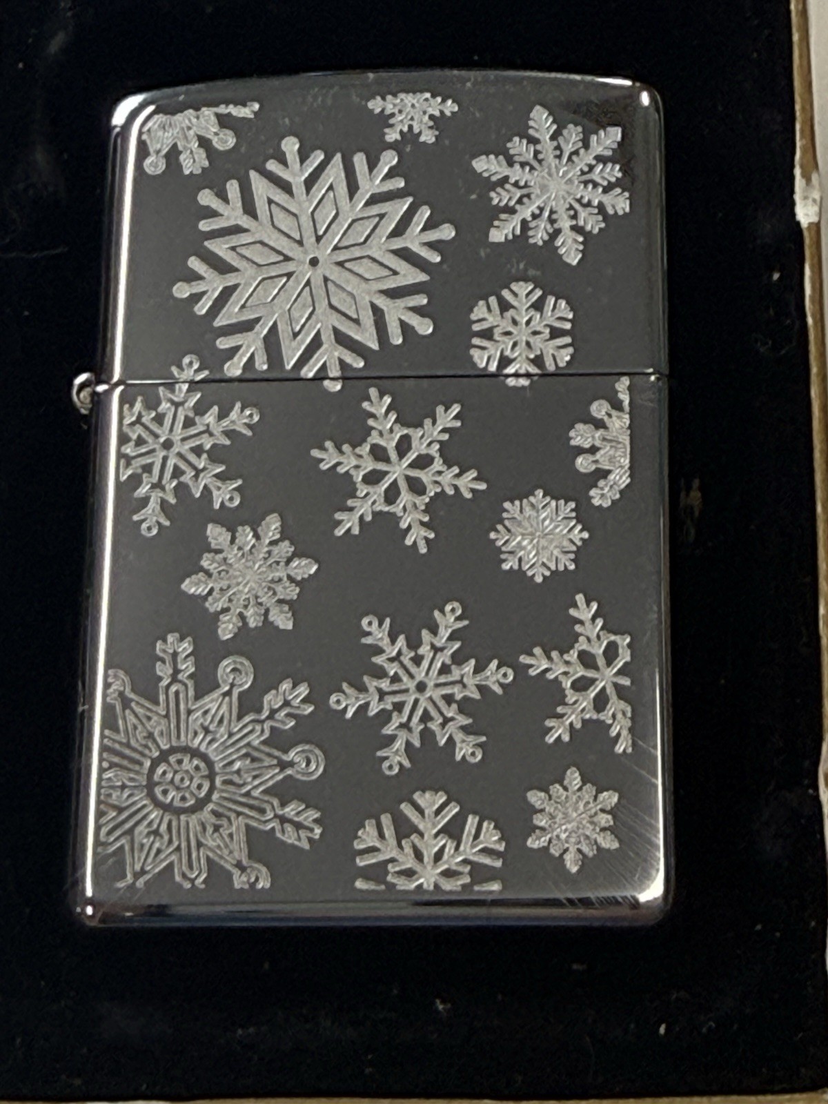 ZIPPO 2002 SILENT NIGHT POLISHED CHROME LIGHTER SEALED IN BOX H264 ZIPPO 2002 SILENT NIGHT POLISHED CHROME LIGHTER SEALED IN BOX H264