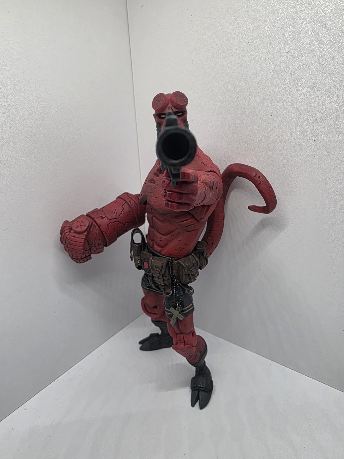 Hellboy 2005 Mezco closed mouth variant