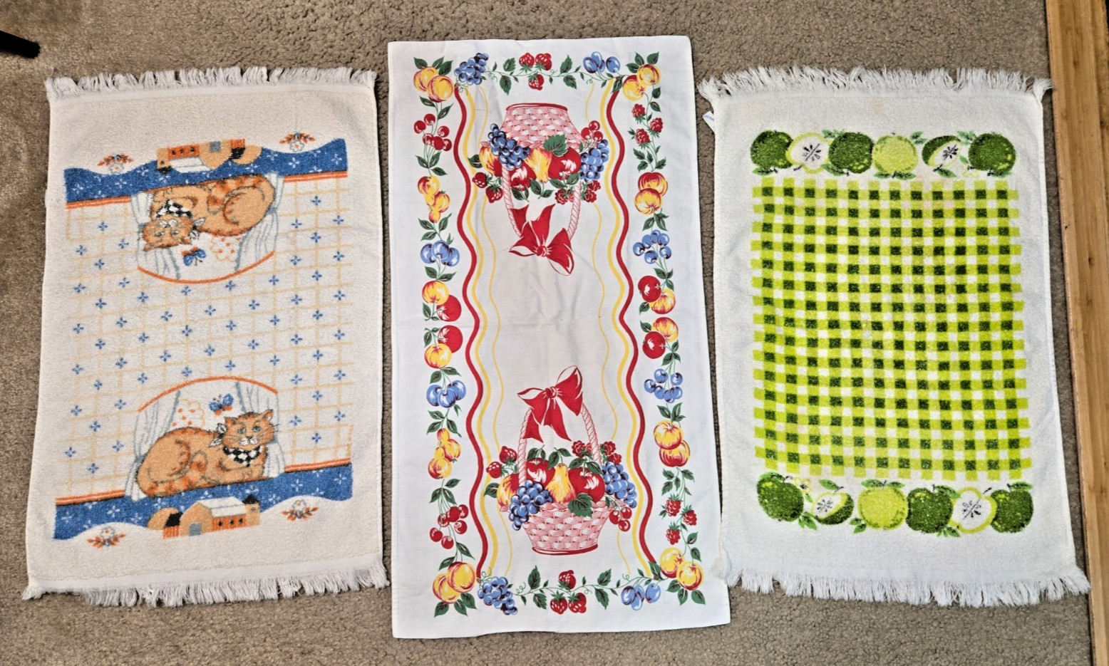 Mixed LOT of 3 Vintage Kitchen Tea Towels Country Cottage Cat Green Apples Fruit