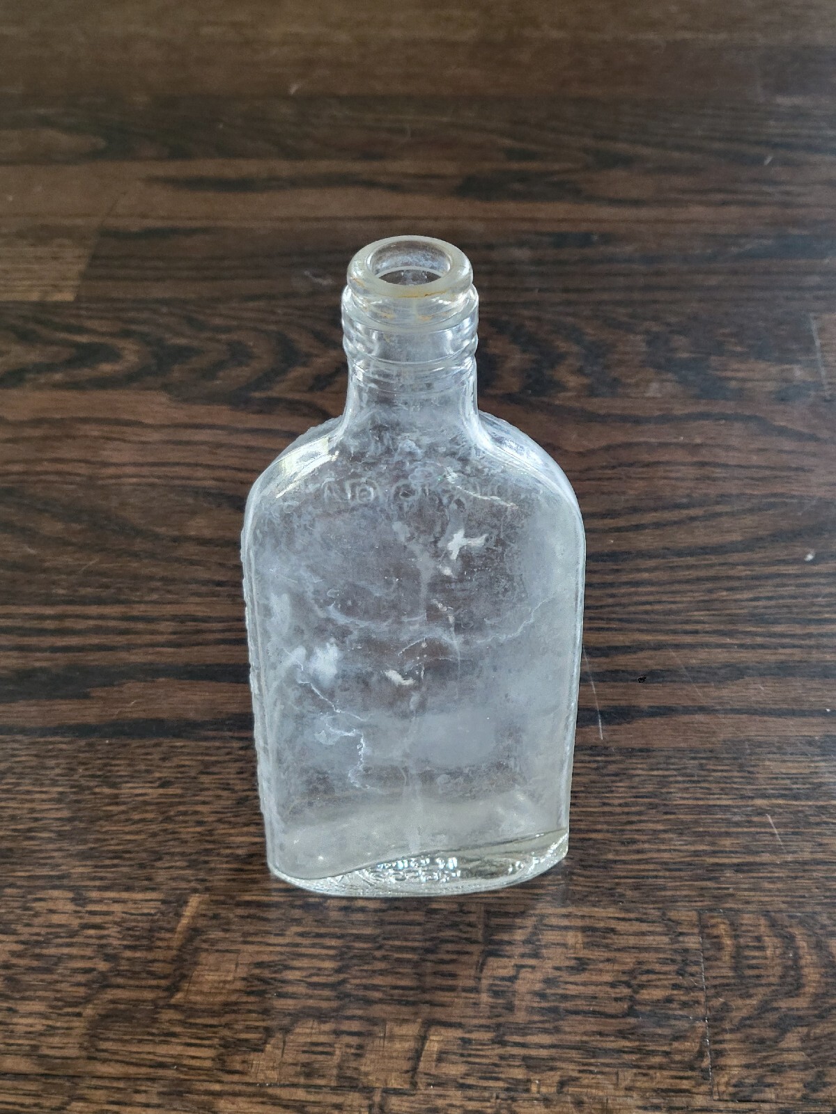Antique GORDON'S Embossed Liquor Bottle ~ Pint ~ Linden New Jersey