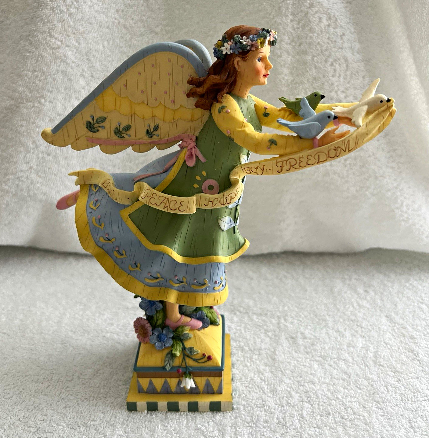 DEMDACO Wildflower Angels Gift of Freedom Angel Figurine Resin Painted 9in 2001