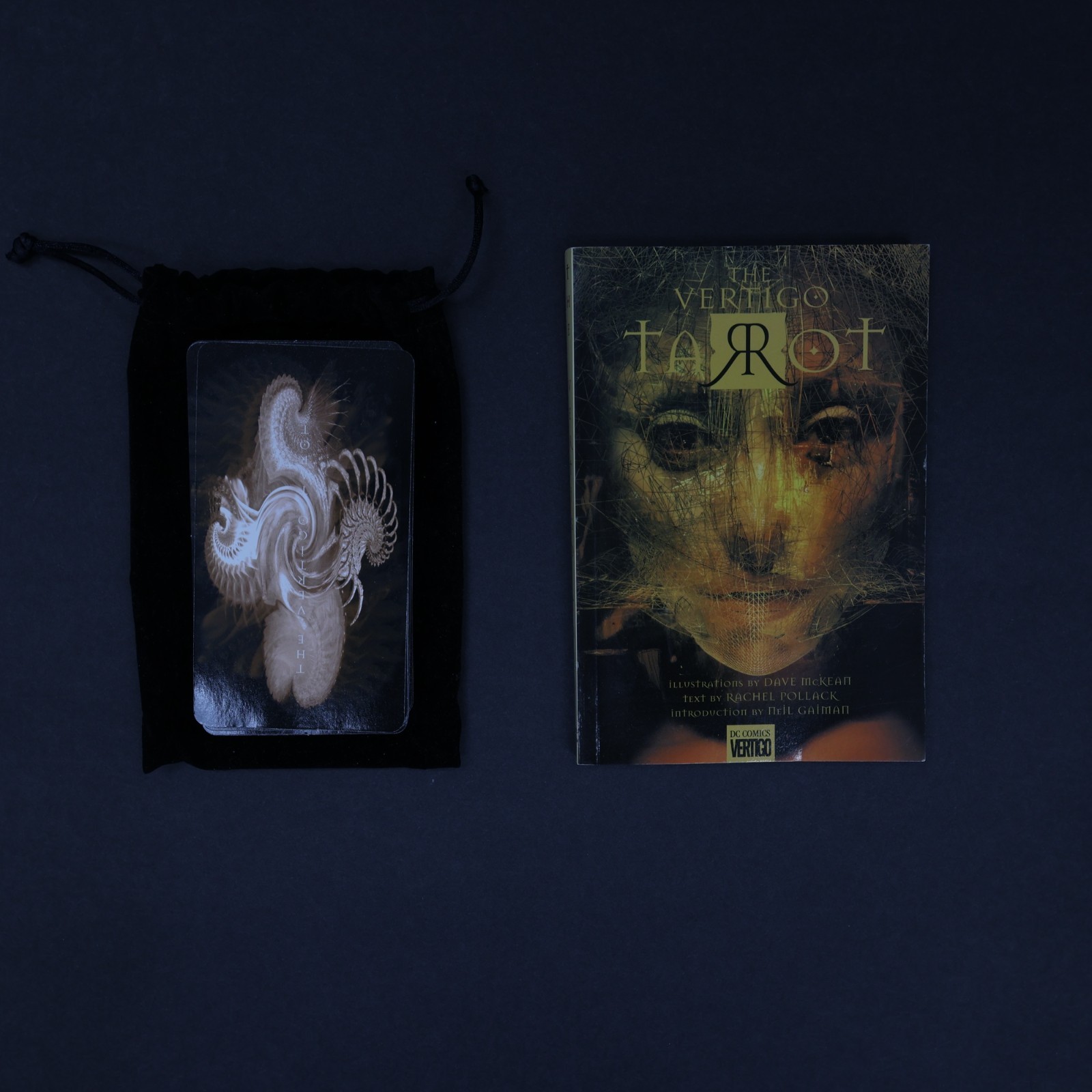 The Vertigo Tarot TPB/DLX  DC (Vertigo) Deck Book Bag Dave McKean Art