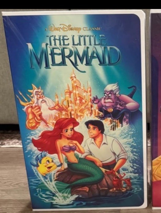 Disney VHS Boxed Silk Throw 50