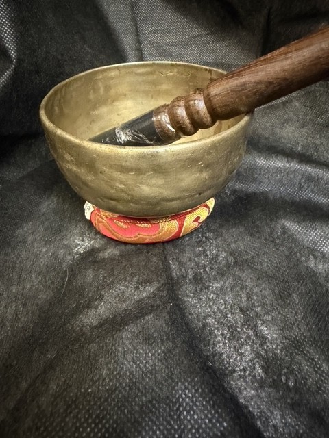 Antique Healing Singing bowl 4.4\
