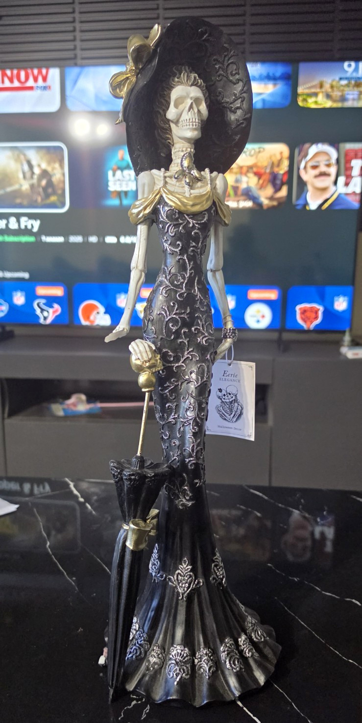La Catrina Day of the Dead Skeleton Lady Figurine Black & Gold Dress Umbrella
