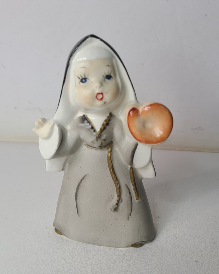 Thames Baseball Playing Nun Catchers Mitt Ceramic 52/317 1950s Vintage