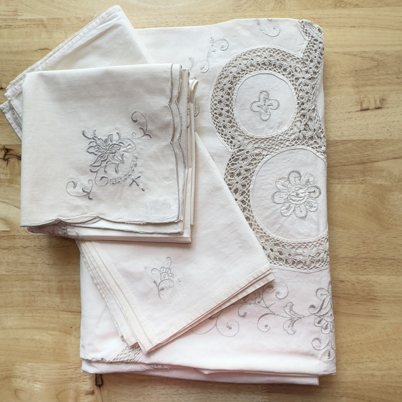Vintage Madeira Linen Tablecloth 66x98 w/ 32” Centerpiece & 12 Napkins
