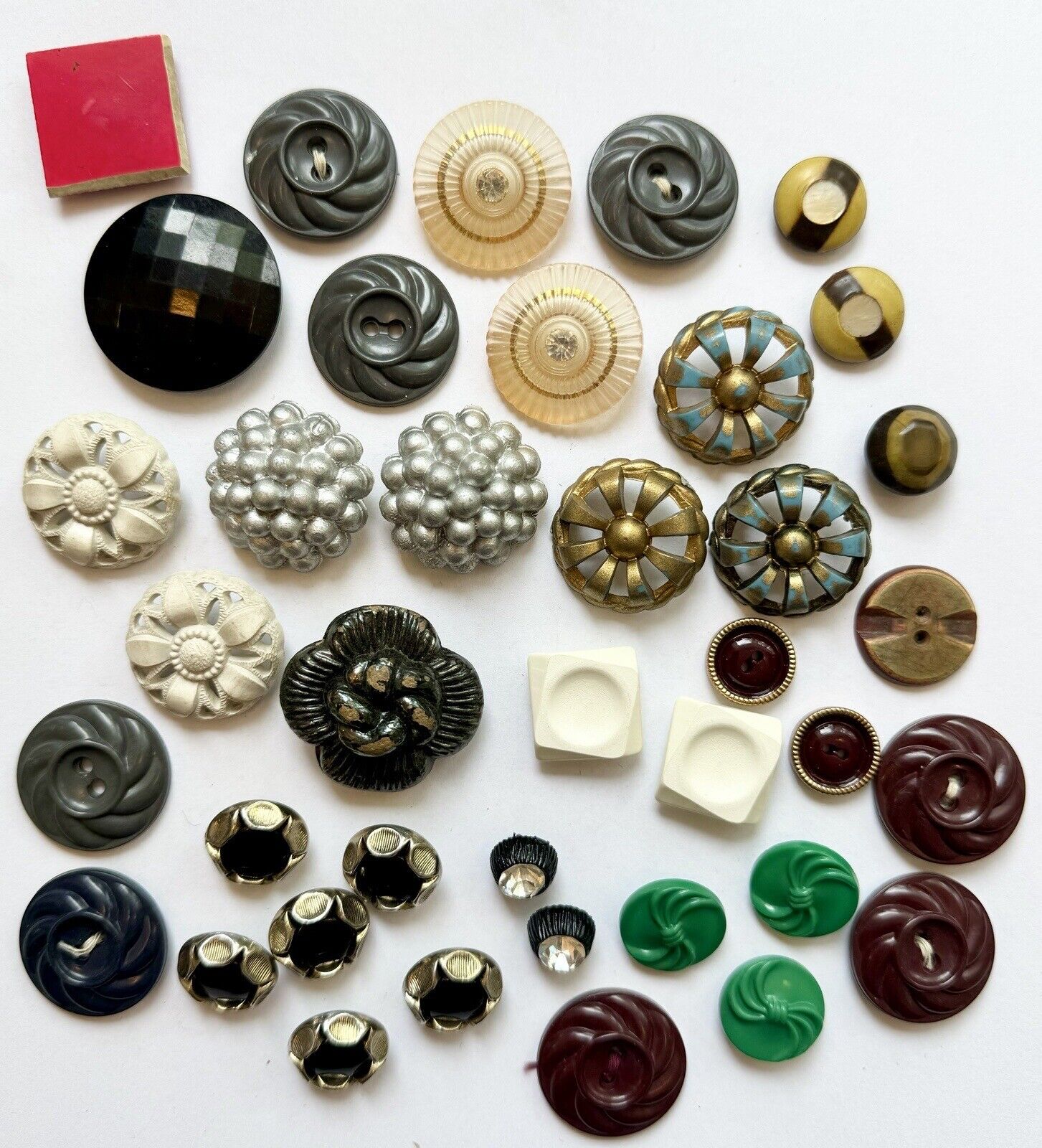 Lot 0f 39 Unique Vintage Buttons Celluloid Plastic Metal Pierced Molded Etc