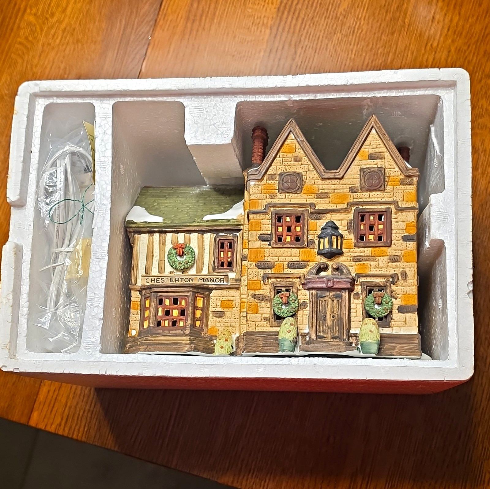 Department 56 Dickens' Village Chesterton Manor Porcelain, Lit, Boxed 1987