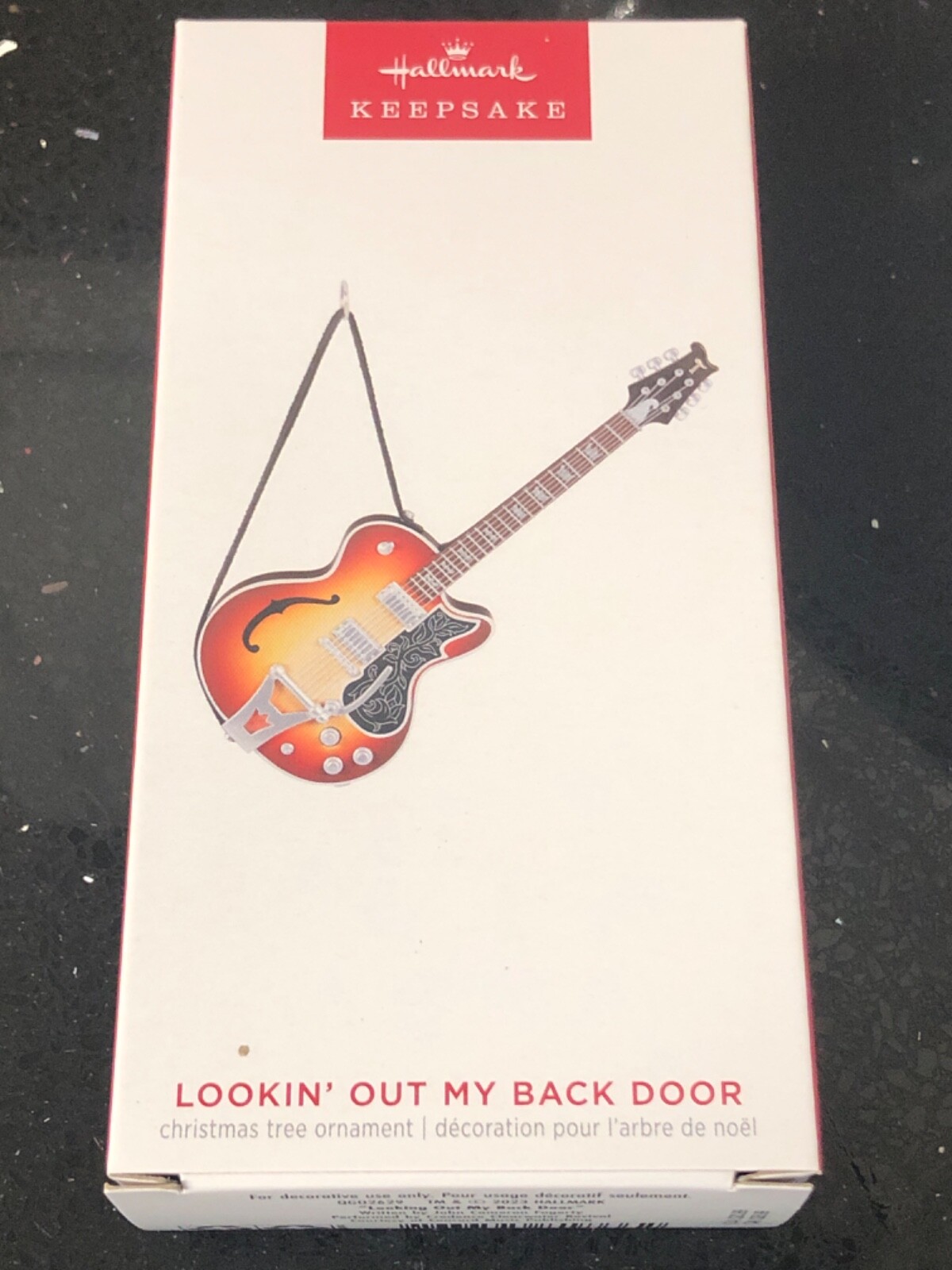 BRAND NEW HALLMARK 2023 LOOKIN OUT MY BACK DOOR ORNAMENT - 