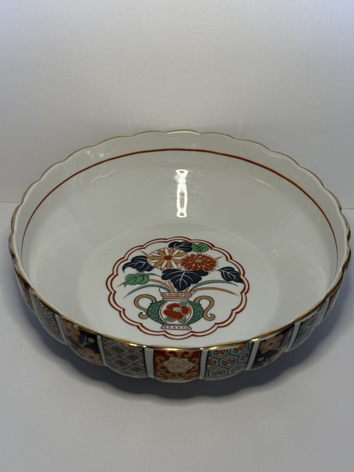 Vintage Arita Imari Porcelain Scalloped Serving Bowl Hand-crafted Japanese 8.5”