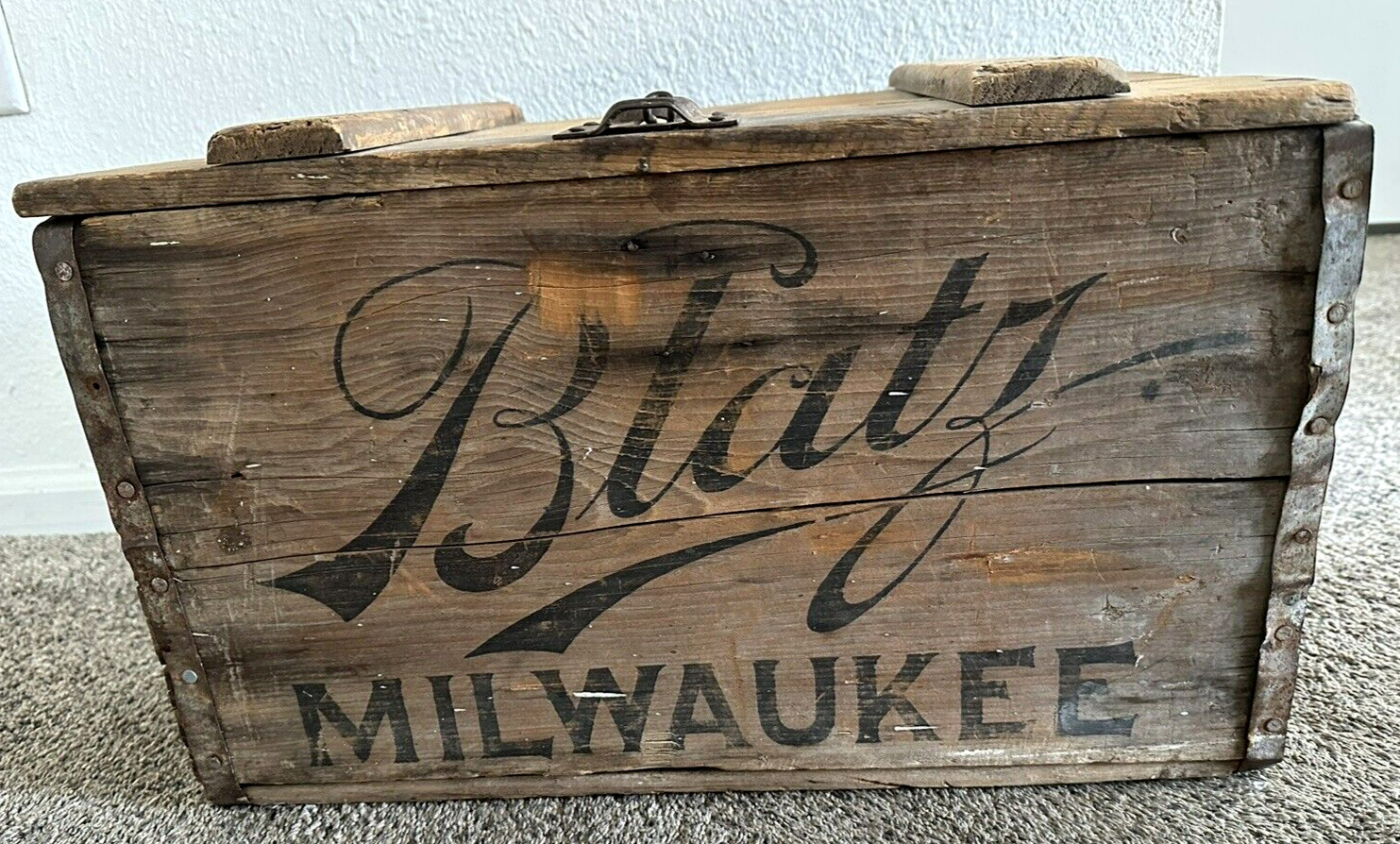 Vintage 1926 BLATZ BEER Milwaukee WOOD CRATE Holds 24 Bottles ORIGINAL HARDWARE