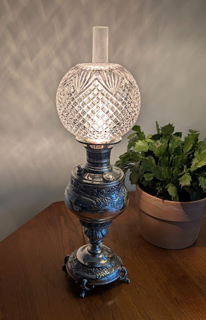 RARE  Meriden Britannia Co Silverplate Miniature Banquet GWTW Table Lamp Silver