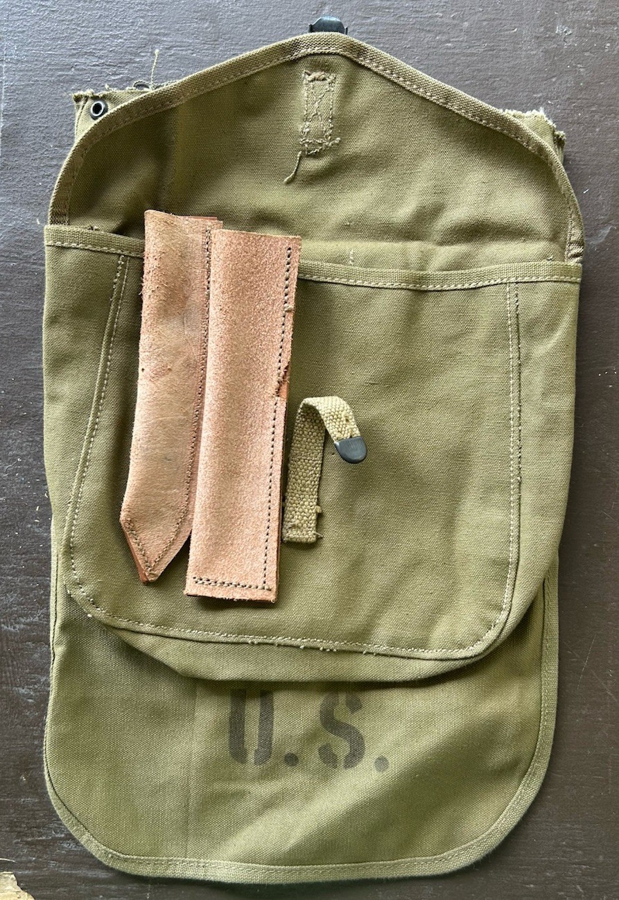1 ORIG WWII Canvas Mess Kit POUCH w/Leather Knife & Fork Sheaths & Cut Pack Flap