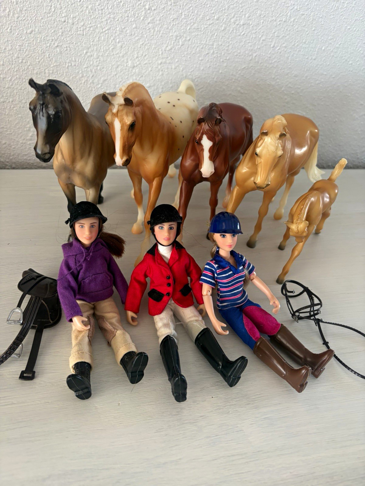 Breyer Plastic Horse Figures Mixed Lot: 5 Horses incl Foal, 3 Rider Dolls, Tack