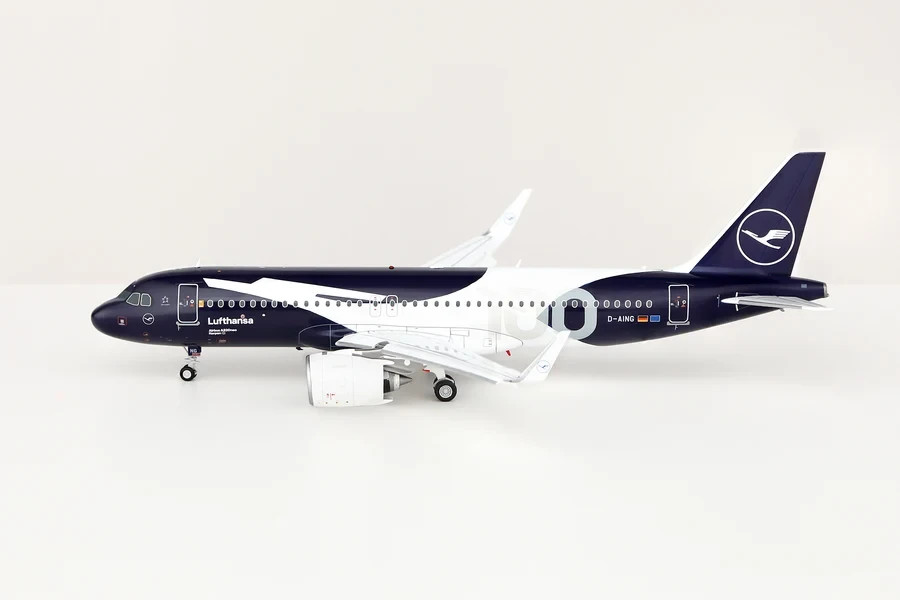 SQ Wings 1:200 Airbus A320neo Lufthansa D-AING with stand Ref: L2345