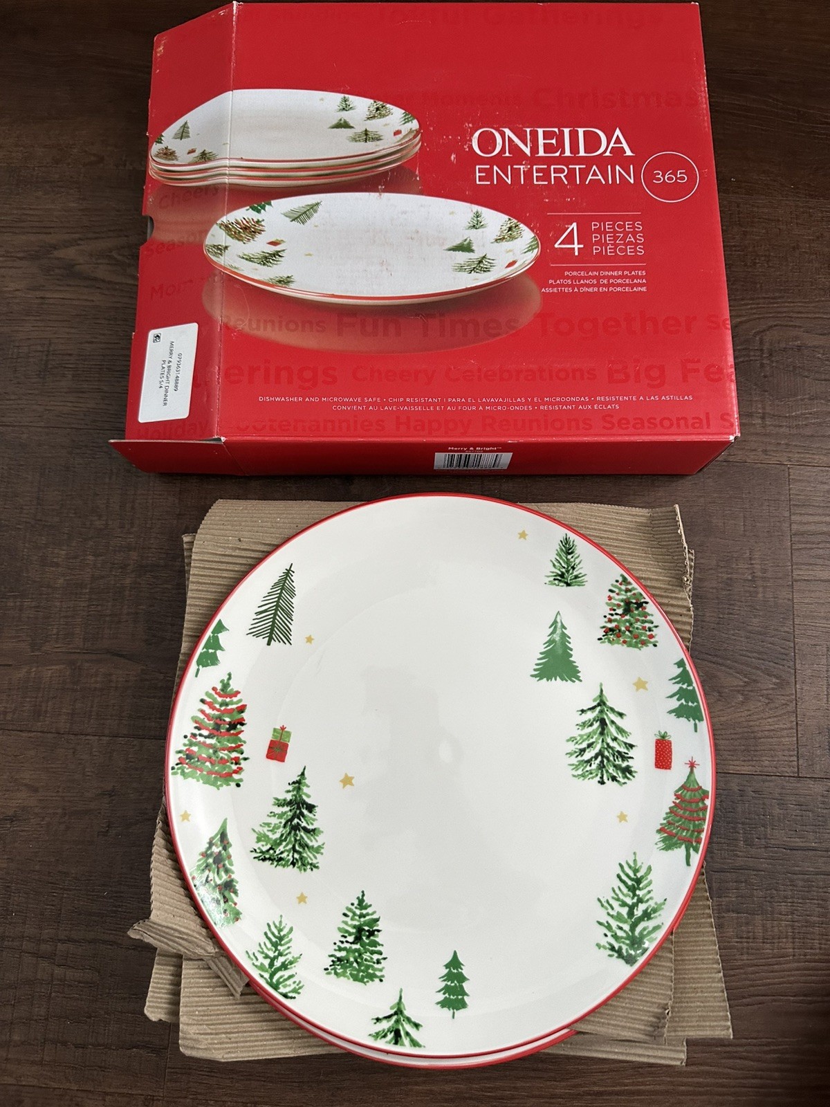 4 Oneida Entertain 365 Merry And Bright Accent Dinner Plates New In Box