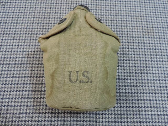 Original US Army WWII 1941 Baker Lockwood Co Canteen Pouch With Canteen