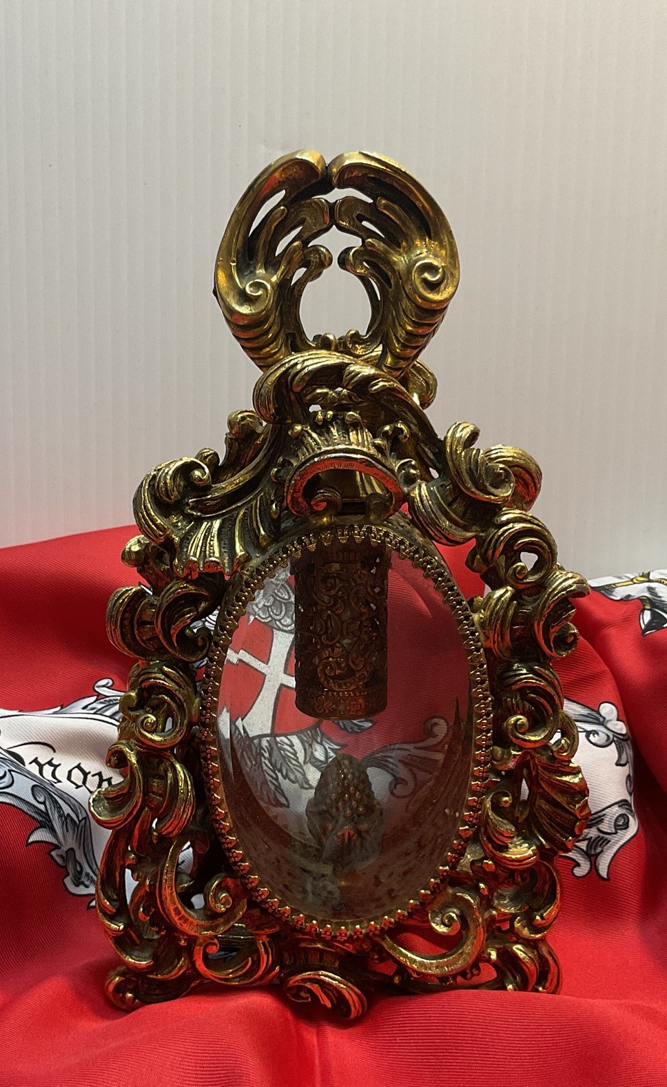 Vintage Ormolu Ornate Scroll Gold Filigree Glass Perfume bottle w/ Applicator