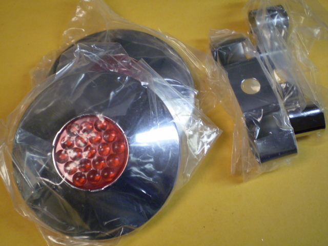 2 Only Vintage Collectable Schwinn Approved Bicycle Red Reflector Hub Caps