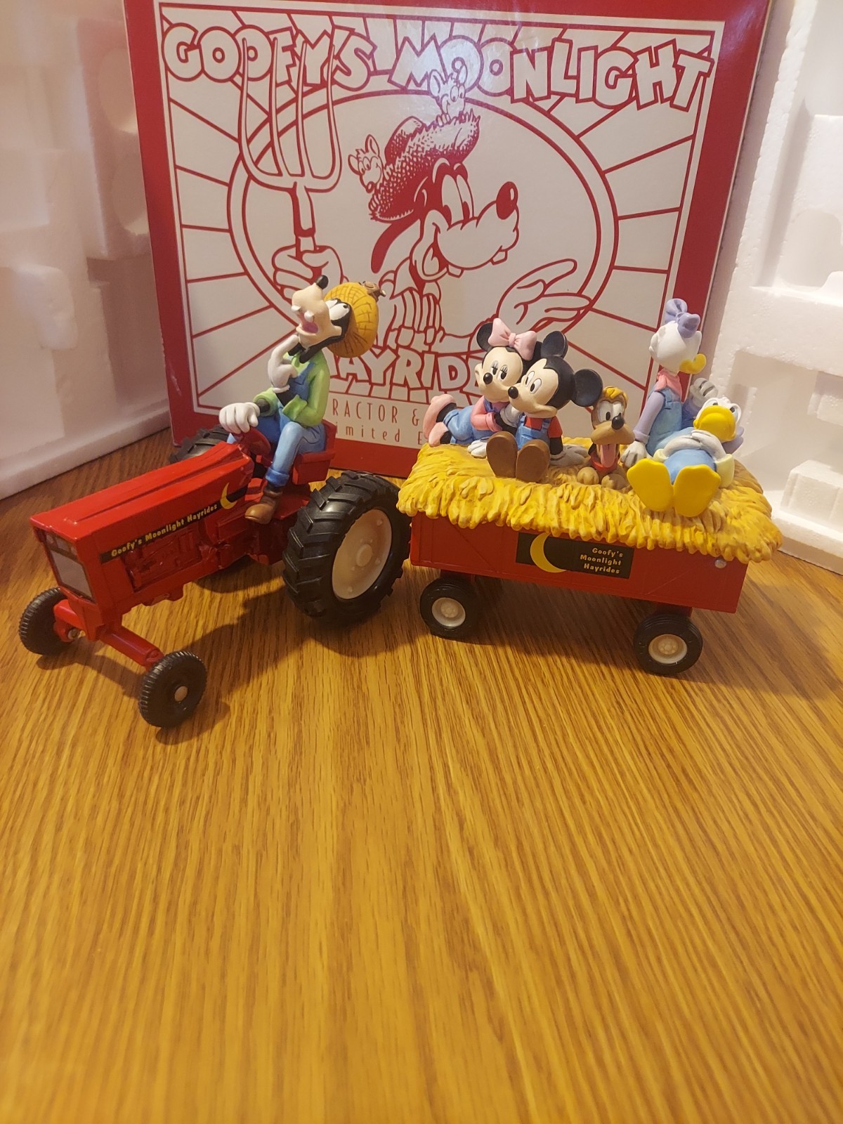 ERTL Disney Goofy's Moonlight Hayrides Die-Cast Tractor Set - Boxed READ