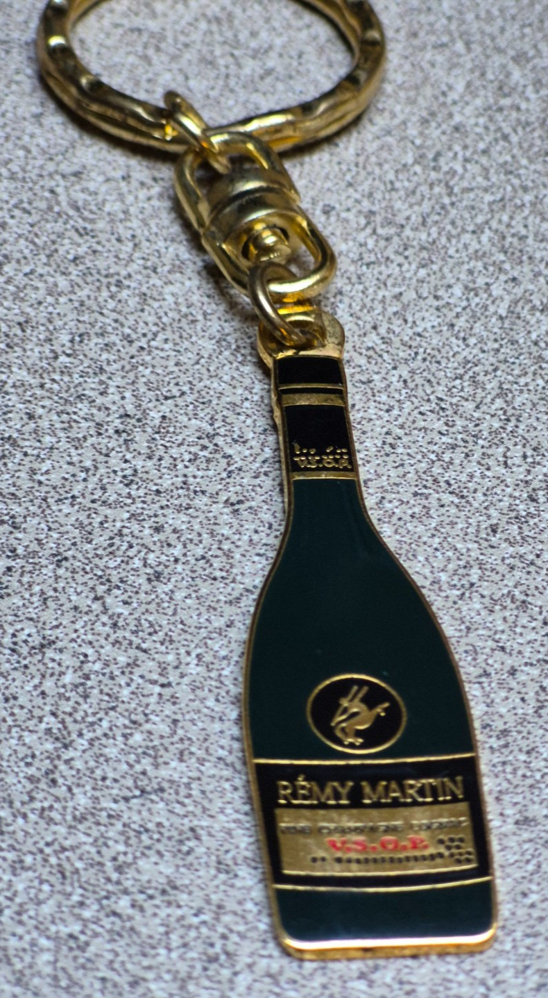 Vintage Remy Martin Fine Champagne COGNAC  V.S.O.P.  Bottle Gold &Black Keychain