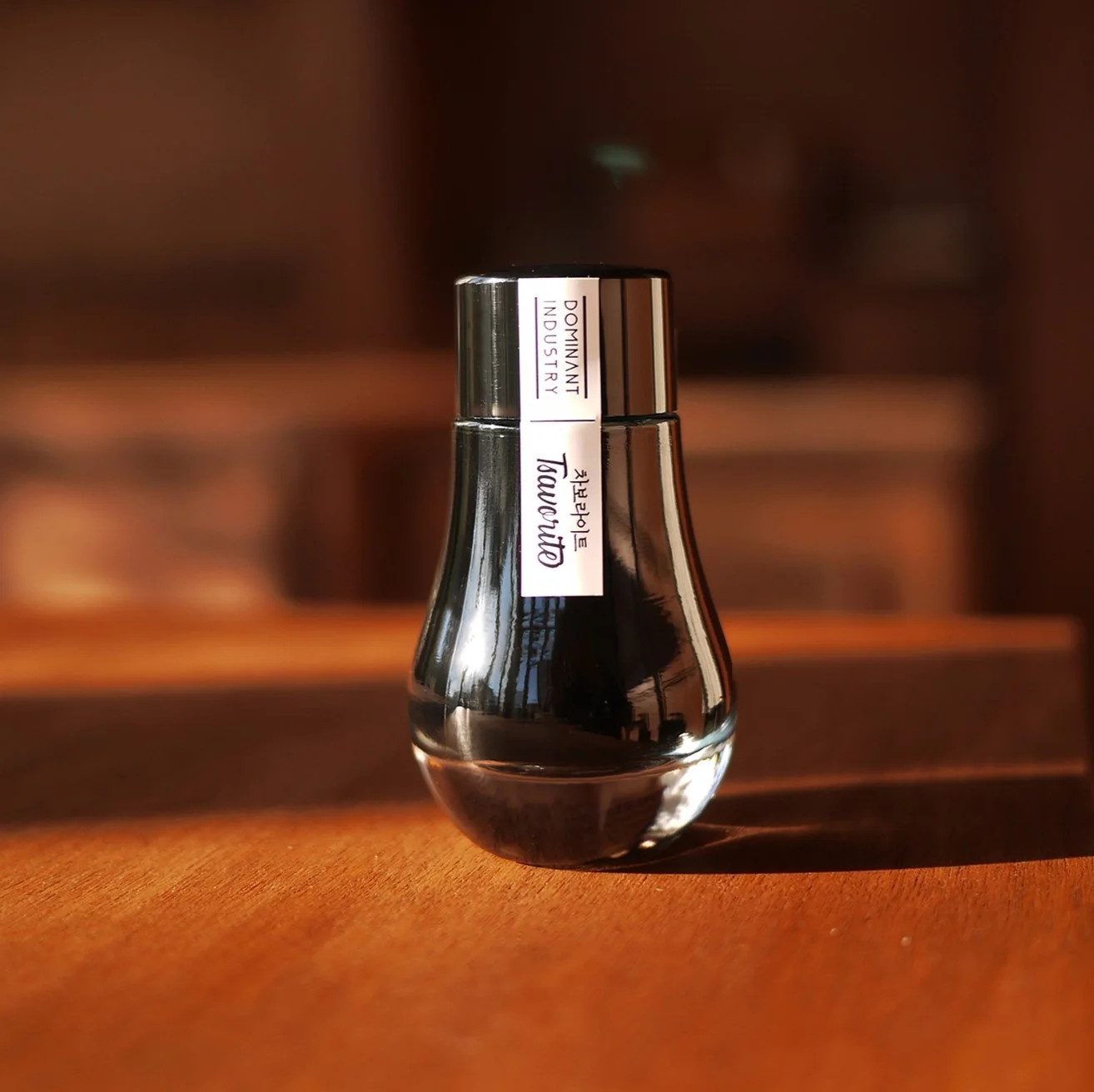 Dominant Industry Tsavorite - Standard Ink Bottle
